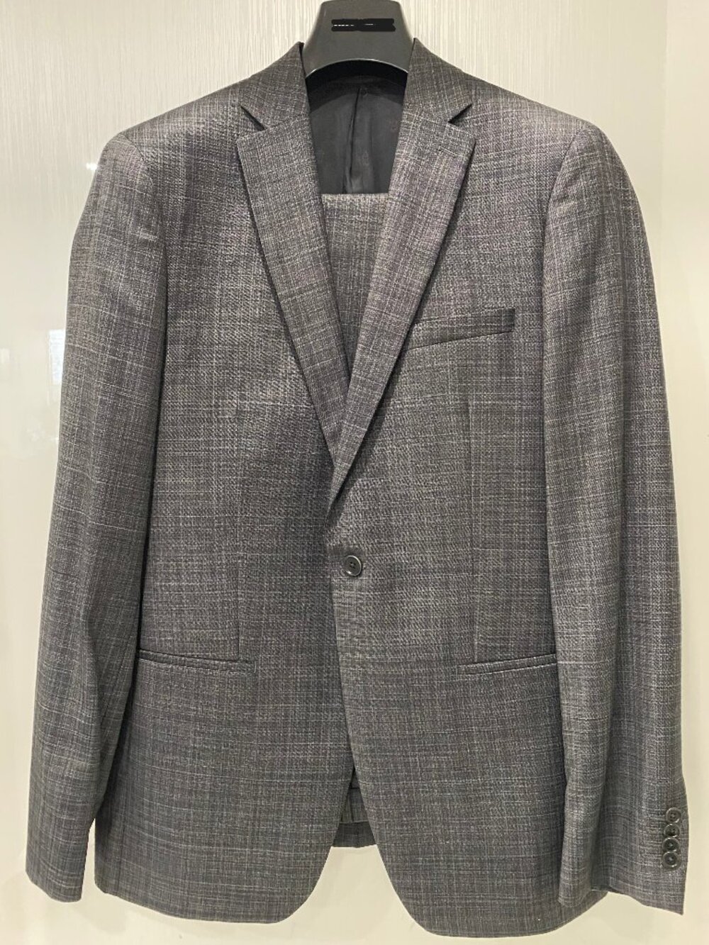 John Varvatos Brand new Suit - Never Worn. charcoal grey 42L